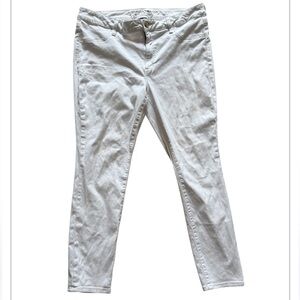 American Eagle White Jeans Size 18 Short